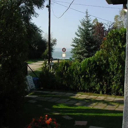 Fecske Apartment *